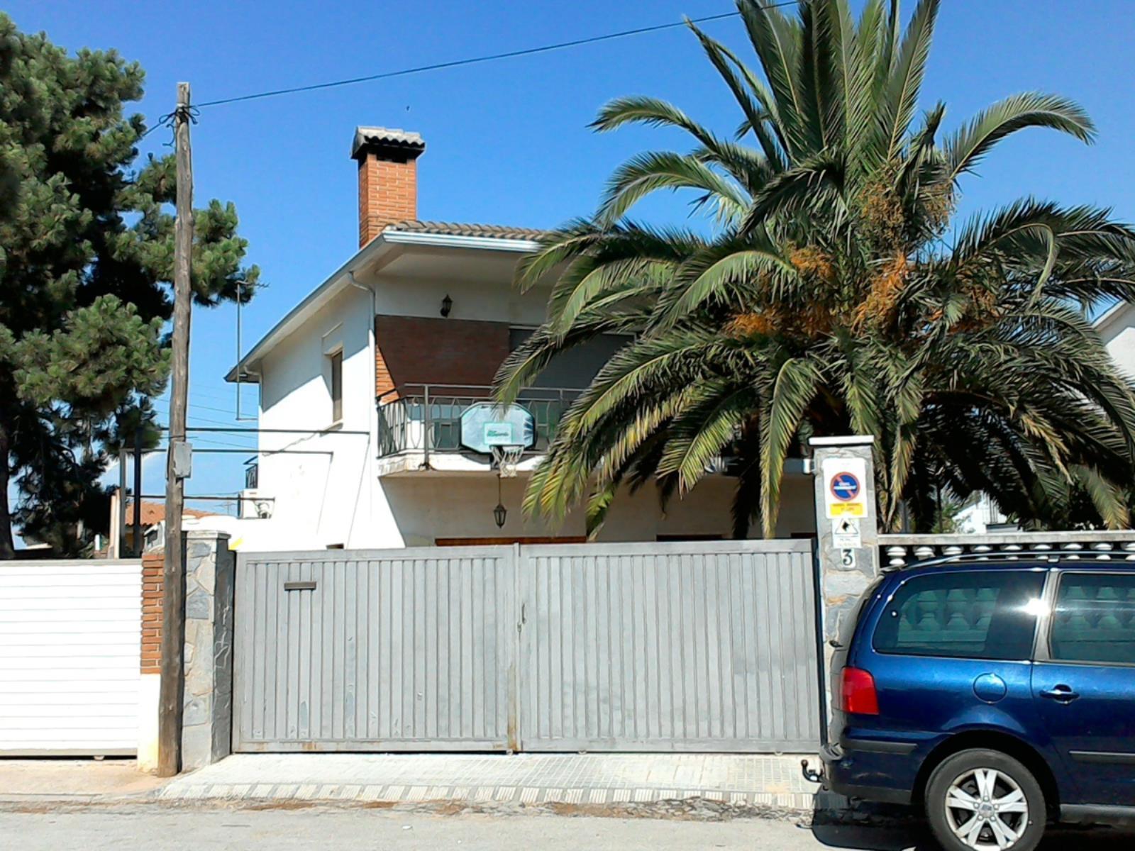 Fachada de Garaje
