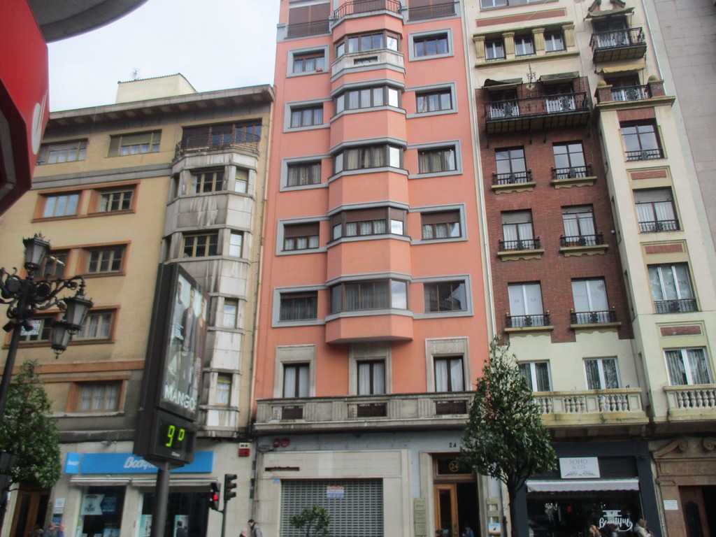 Fachada de Piso en Planta Segunda, Destinado a Oficinas y Despachos, Y…